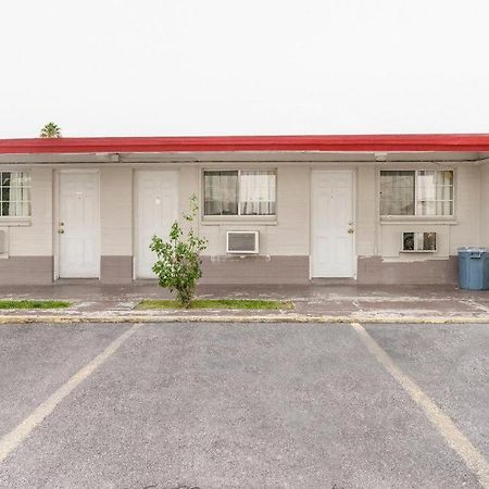 Oyo Gateway Motel Las Vegas North Strip/Fremont St. Area Екстер'єр фото