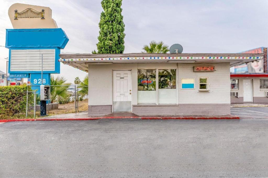 Oyo Gateway Motel Las Vegas North Strip/Fremont St. Area Екстер'єр фото