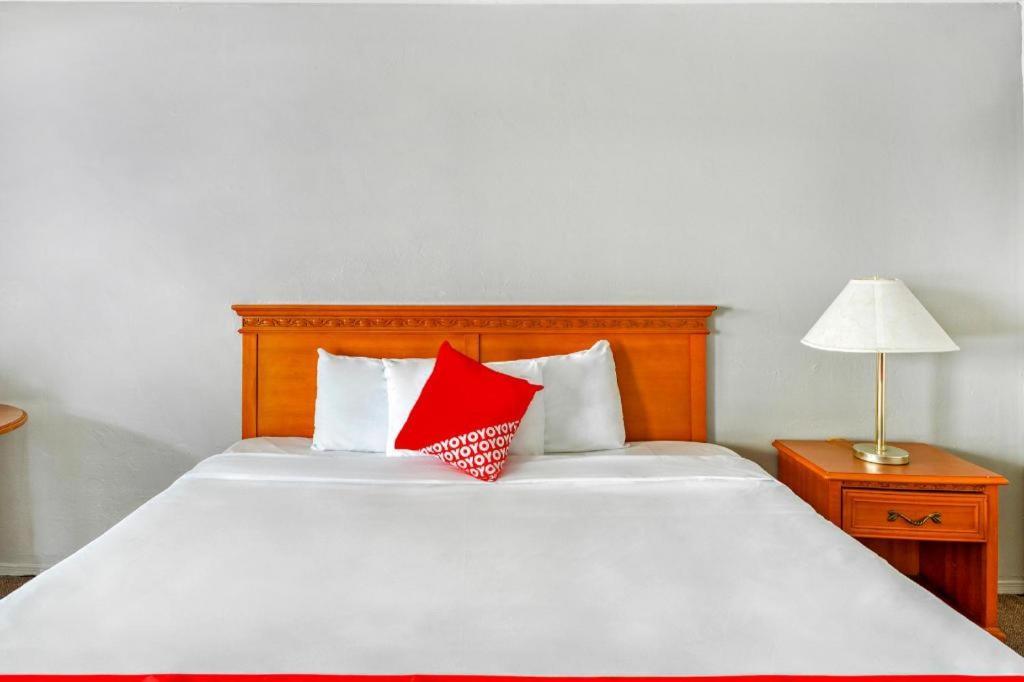 Oyo Gateway Motel Las Vegas North Strip/Fremont St. Area Екстер'єр фото