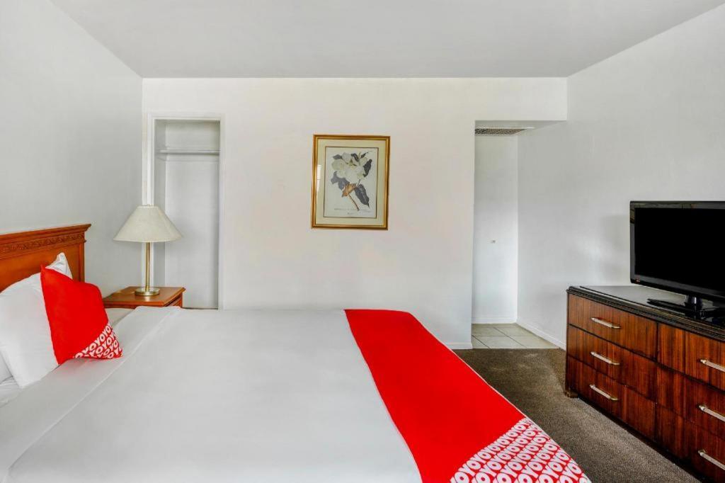 Oyo Gateway Motel Las Vegas North Strip/Fremont St. Area Екстер'єр фото