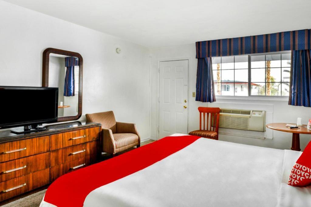 Oyo Gateway Motel Las Vegas North Strip/Fremont St. Area Екстер'єр фото