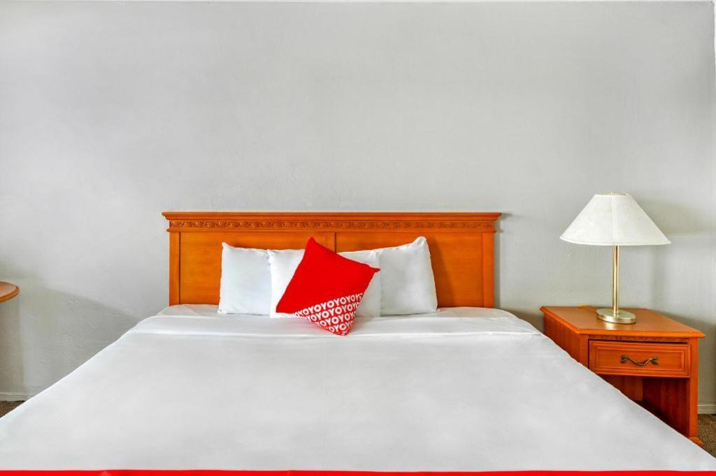 Oyo Gateway Motel Las Vegas North Strip/Fremont St. Area Екстер'єр фото