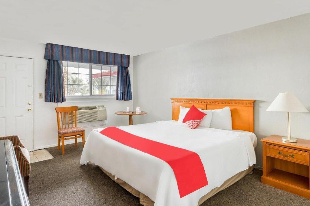 Oyo Gateway Motel Las Vegas North Strip/Fremont St. Area Екстер'єр фото