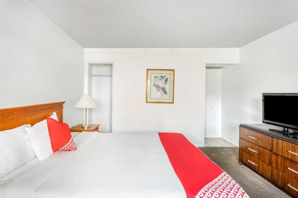 Oyo Gateway Motel Las Vegas North Strip/Fremont St. Area Екстер'єр фото
