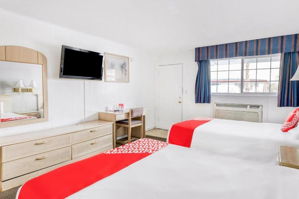 Oyo Gateway Motel Las Vegas North Strip/Fremont St. Area Екстер'єр фото