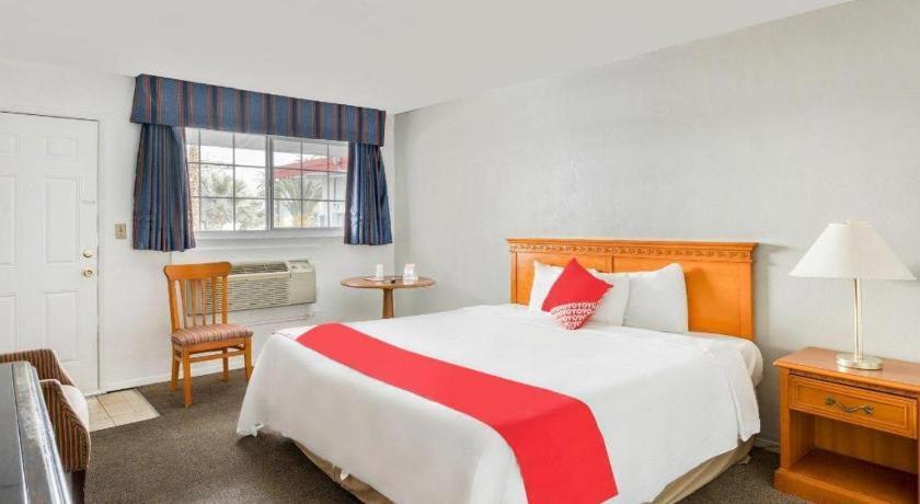 Oyo Gateway Motel Las Vegas North Strip/Fremont St. Area Екстер'єр фото