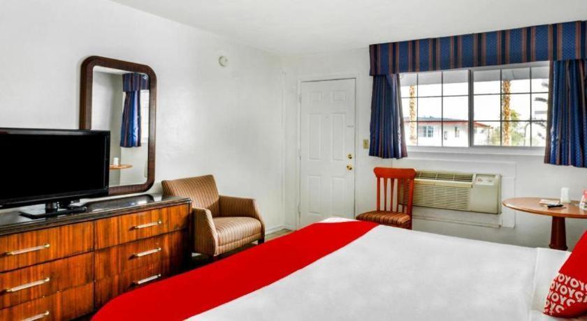 Oyo Gateway Motel Las Vegas North Strip/Fremont St. Area Екстер'єр фото