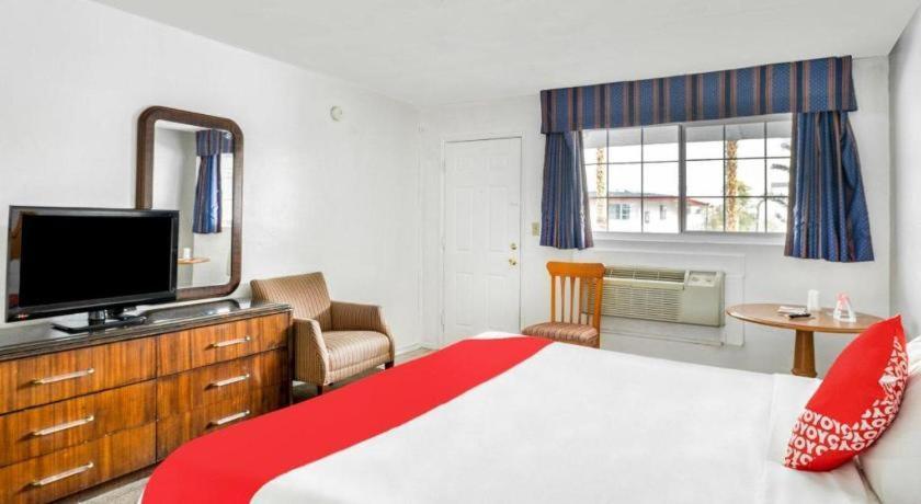 Oyo Gateway Motel Las Vegas North Strip/Fremont St. Area Екстер'єр фото