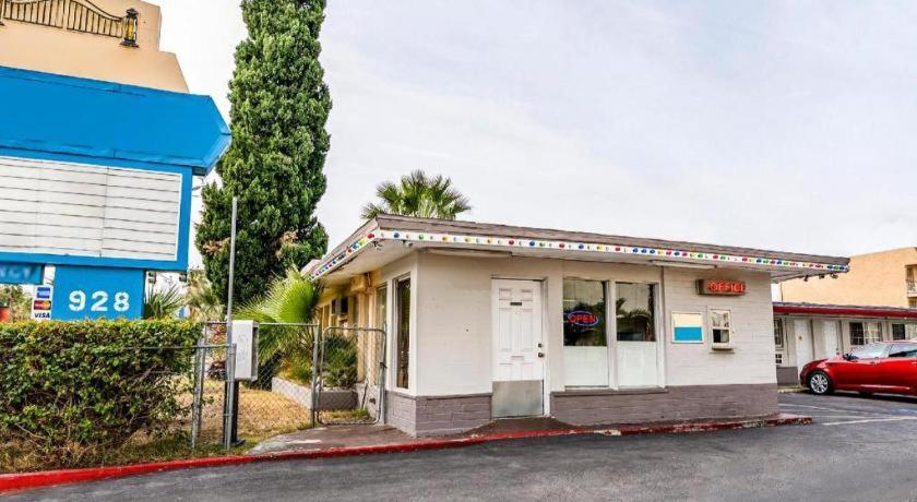 Oyo Gateway Motel Las Vegas North Strip/Fremont St. Area Екстер'єр фото